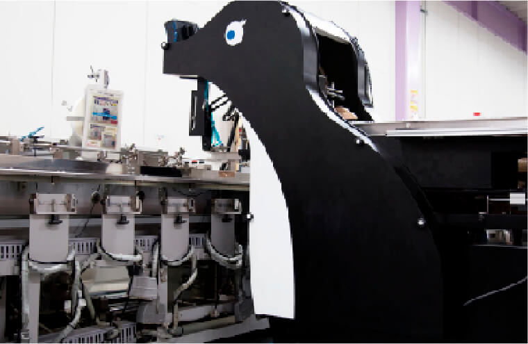 4つの吸盤でサンプル封入を効率化 （サンプル・商品供給機／ペンギン）